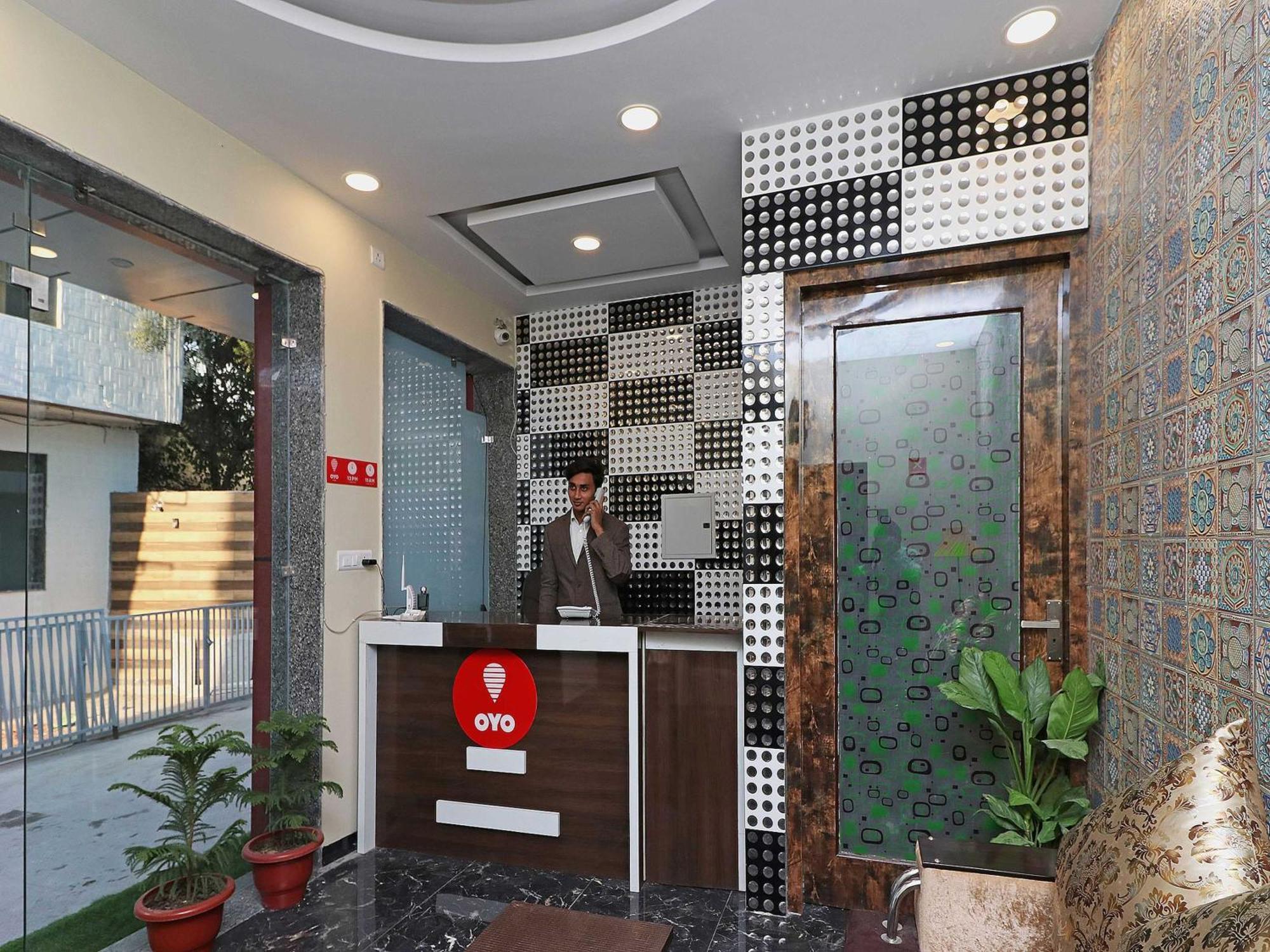 OYO Flagship 10223 Hotel Clouds 21 New Delhi Buitenkant foto